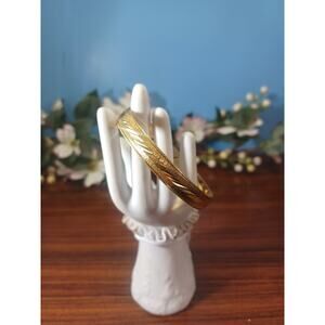 Vintage Trifari M Textured Golden Bracelet Bangle Fashion Beautiful Bling